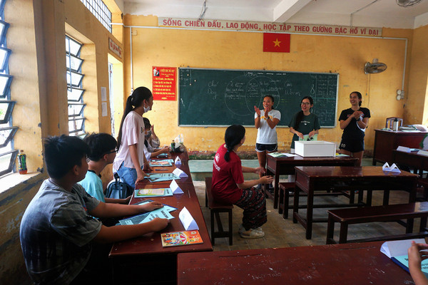 Hawkeyes Teach, Coach Kids in Vietnam