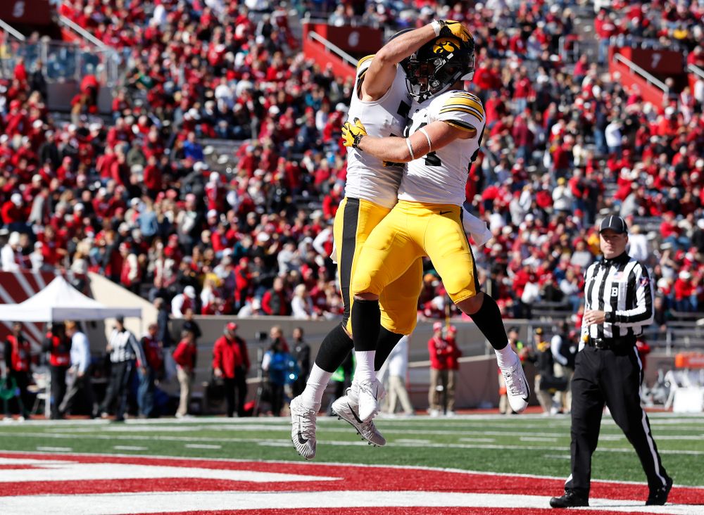 Iowa Hawkeyes tight end T.J. Hockenson (38) and wide receiver Nick Easley (84) against the Indiana Hoosiers Saturday, October 13, 2018 at Memorial Stadium, in Bloomington, Ind. (Brian Ray/hawkeyesports.com)