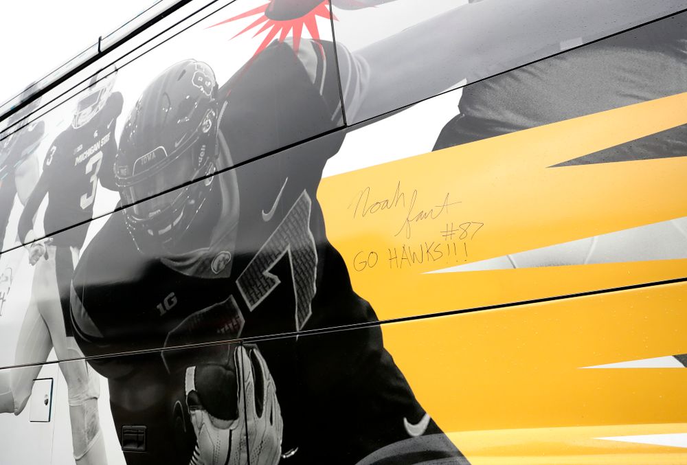Iowa Hawkeyes tight end Noah Fant (87) signed the Big Ten Network bus  Monday, August 20, 2018 at the Hansen Football Performance Center. (Brian Ray/hawkeyesports.com)
