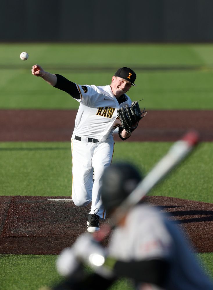 Iowa Hawkeyes pitcher Shane Ritter (18) against Northern Illinois Tuesday, April 17, 2018 at Duane Banks Field. (Brian Ray/hawkeyesports.com)