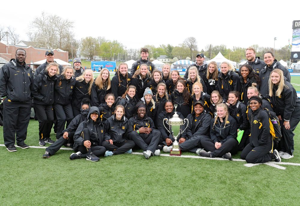 The Iowa Hawkeyes women's team after winning the Hy-Vee Cup on the third day of the Drake Relays at Drake Stadium in Des Moines on Saturday, Apr. 27, 2019. (Stephen Mally/hawkeyesports.com)