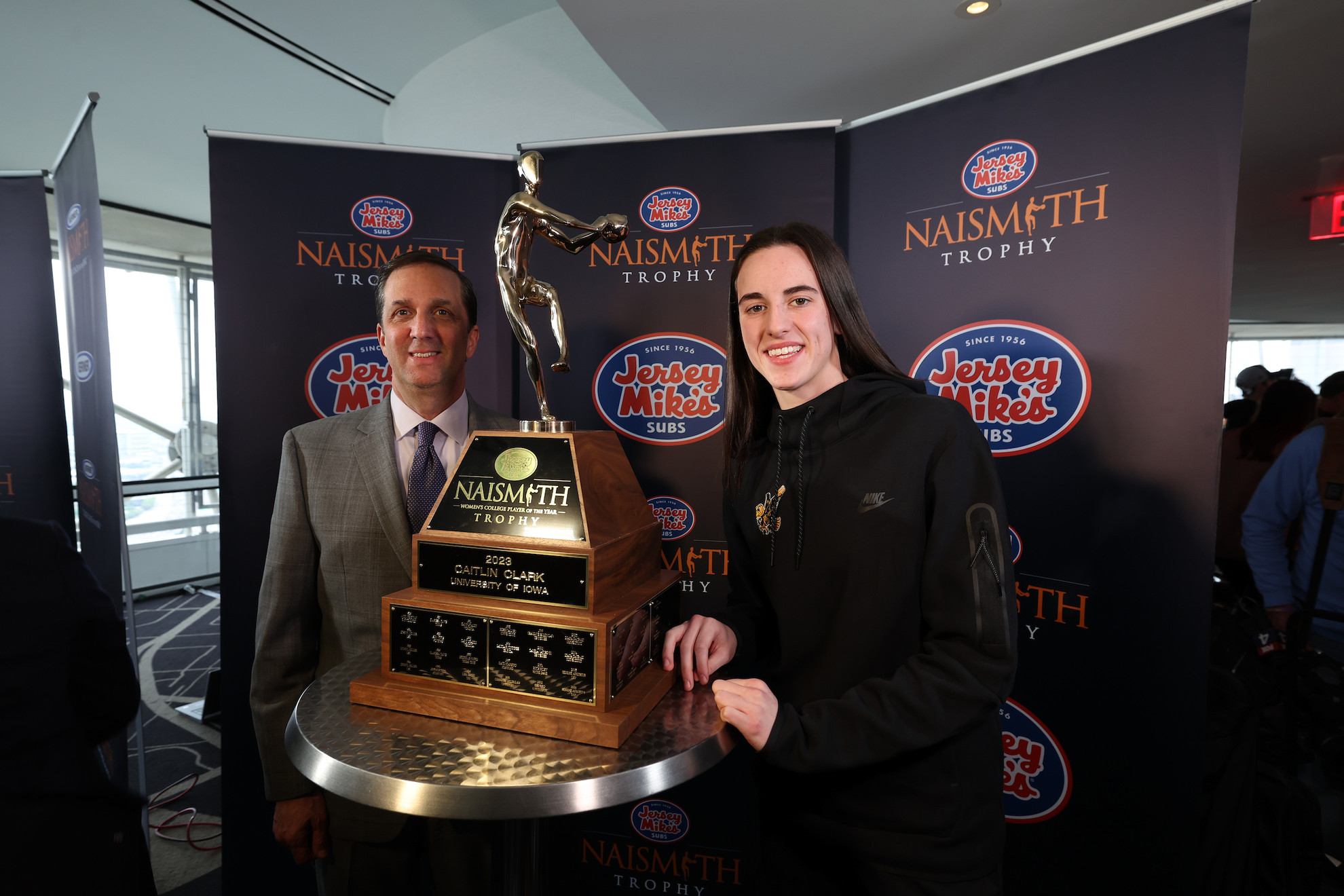 Caitlin Clark Recipient of Naismith Trophy - Iowa Hawkeyes Athletics -  Official Athletics Website