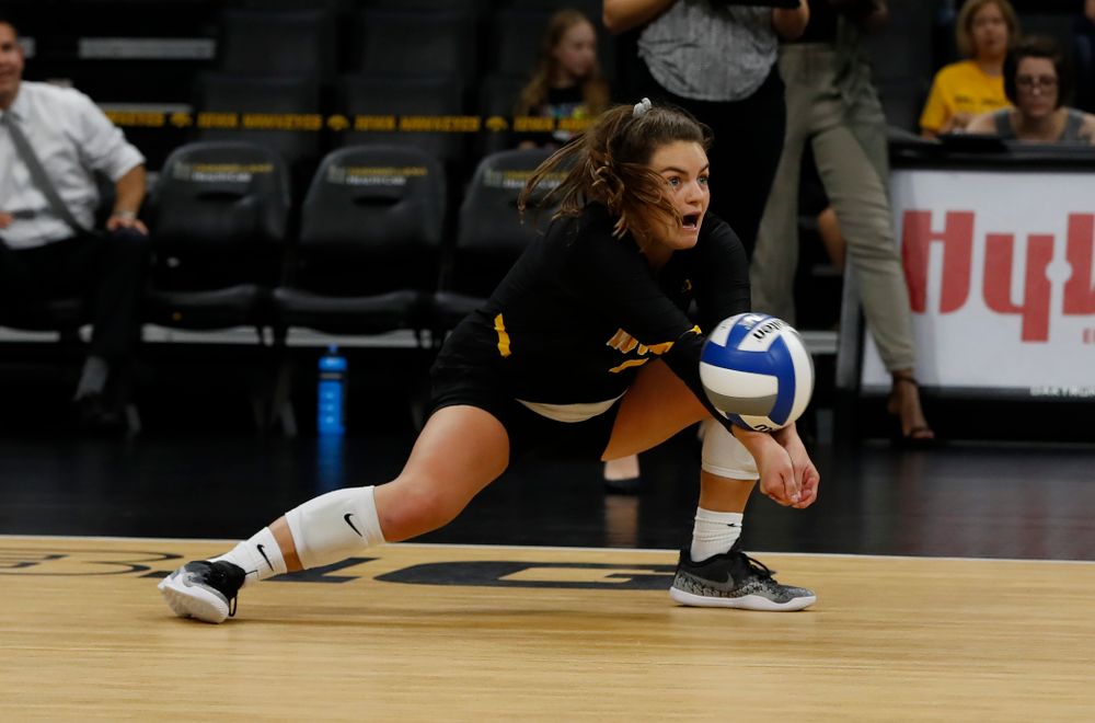 Iowa Hawkeyes defensive specialist Molly Kelly (1) against the Michigan Wolverines Sunday, September 23, 2018 at Carver-Hawkeye Arena. (Brian Ray/hawkeyesports.com)