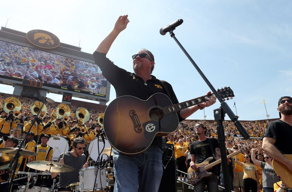 Country artist Pat Green performs ÒWave on WaveÓ at halftime of the Iowa Hawkeyes game against the Rutgers Scarlet Knights Saturday, September 7, 2019 at Kinnick Stadium. (Brian Ray/hawkeyesports.com)