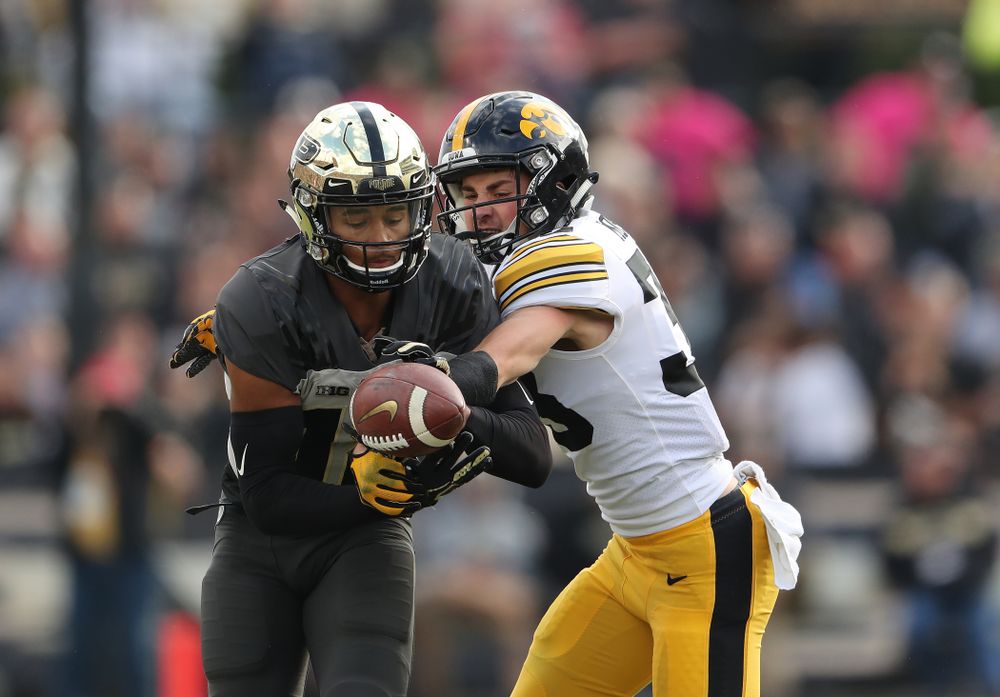 Iowa Hawkeyes defensive back Riley Moss (33) breaks up a pass against the Purdue Boilermakers Saturday, November 3, 2018 Ross Ade Stadium in West Lafayette, Ind. (Brian Ray/hawkeyesports.com)
