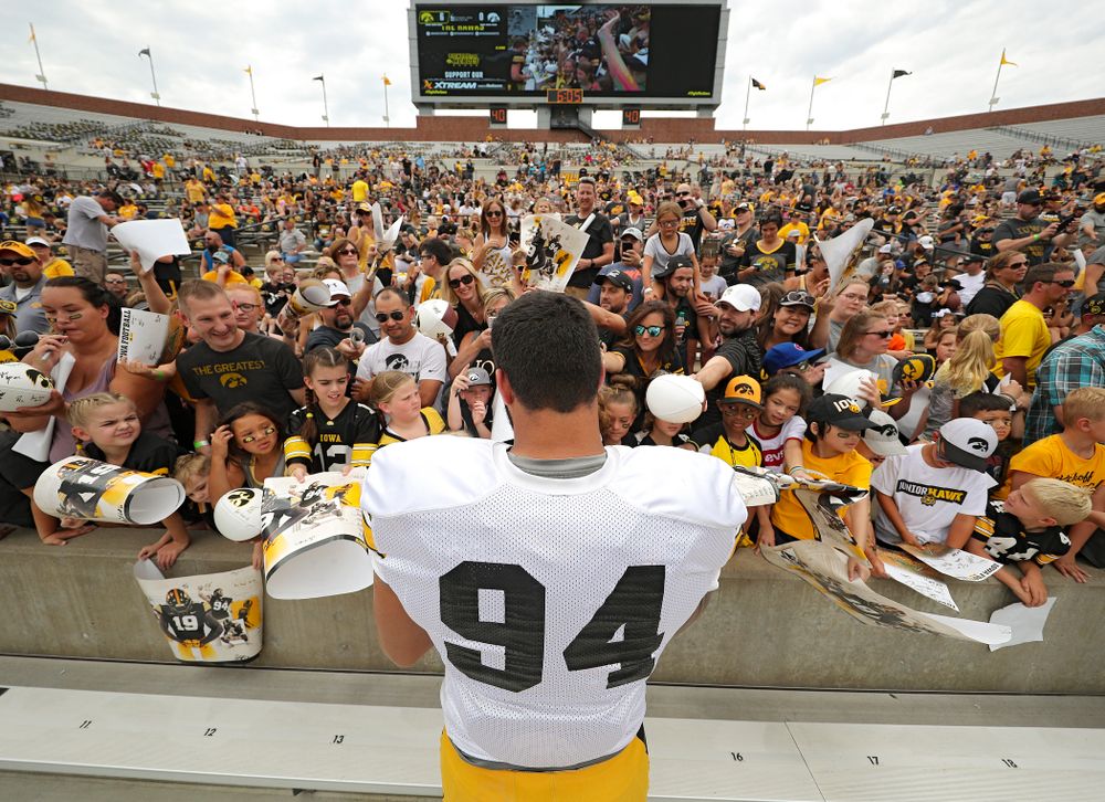 Iowa Hawkeyes defensive end A.J. Epenesa (94) signs autographs during Kids Day at Kinnick Stadium in Iowa City on Saturday, Aug 10, 2019. (Stephen Mally/hawkeyesports.com)