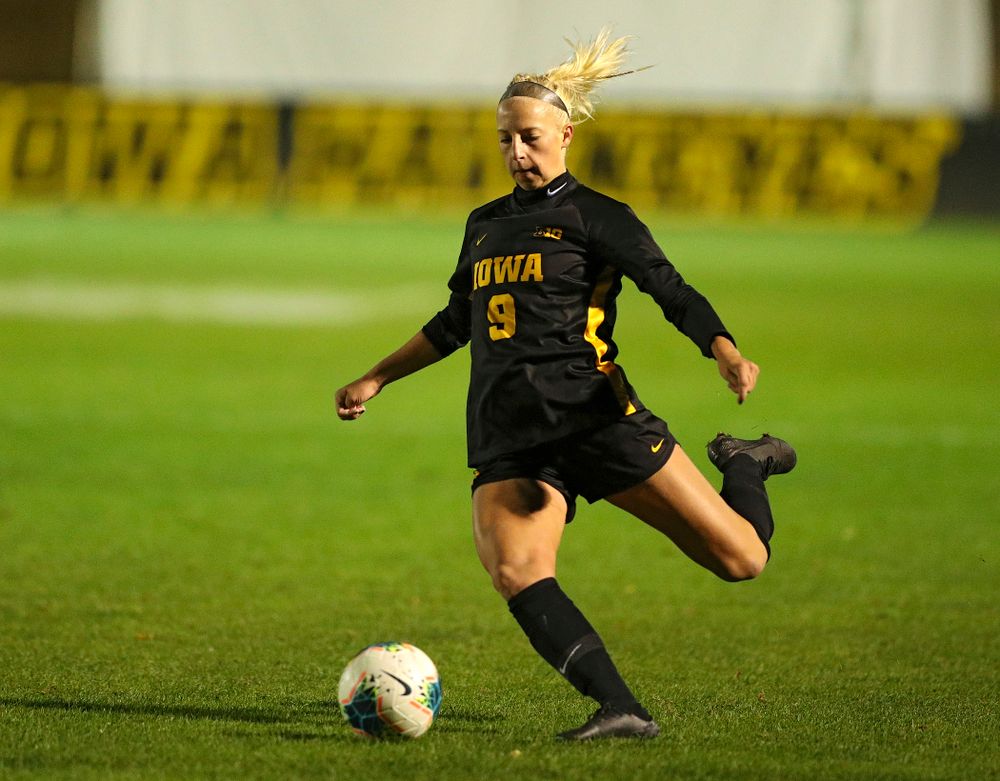 Iowa defender Samantha Cary (9) lines up a shot during the second half of their match at the Iowa Soccer Complex in Iowa City on Friday, Oct 11, 2019. (Stephen Mally/hawkeyesports.com)