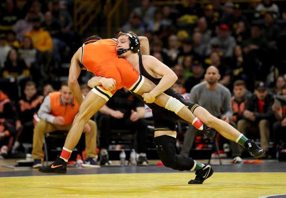 Iowa’s Spencer Lee Wrestles Oklahoma State’s Nick Piccininni at 125 pounds Sunday, February 23, 2020 at Carver-Hawkeye Arena. Lee won the match 12-3. (Brian Ray/hawkeyesports.com)
