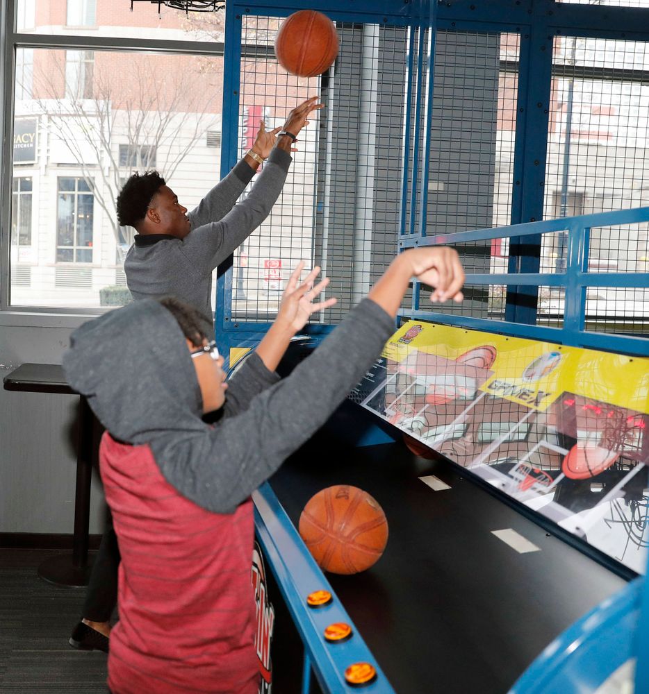 Joshua Jackson challeneges his brother in hoops at Game-X in Atlanta 