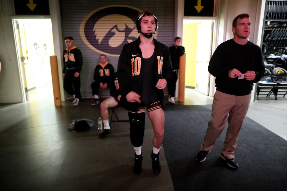 IowaÕs Spencer Lee prepares to wrestle WisconsinÕs  Michael Cullen at 125 pounds Sunday, December 1, 2019 at Carver-Hawkeye Arena. Lee won the match with a 16-0 technical fall. (Brian Ray/hawkeyesports.com)
