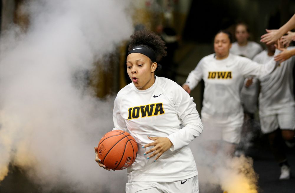 Iowa Hawkeyes guard Tania Davis (11) against the Michigan Wolverines Thursday, January 17, 2019 at Carver-Hawkeye Arena. (Brian Ray/hawkeyesports.com)