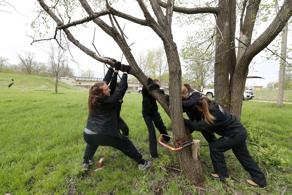 Members of the WomenÕs Soccer team volunteer with the Iowa City Public Works department along the Iowa River during the annual Iowa Athletics Day of Caring  Sunday, April 28, 2019 in Iowa City. (Brian Ray/hawkeyesports.com)