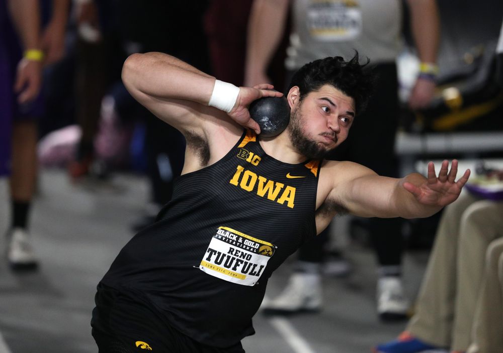 Iowa's Reno Tuufuli competes in the Shot Put during the Black and Gold Premier meet Saturday, January 26, 2019 at the Recreation Building. (Brian Ray/hawkeyesports.com)