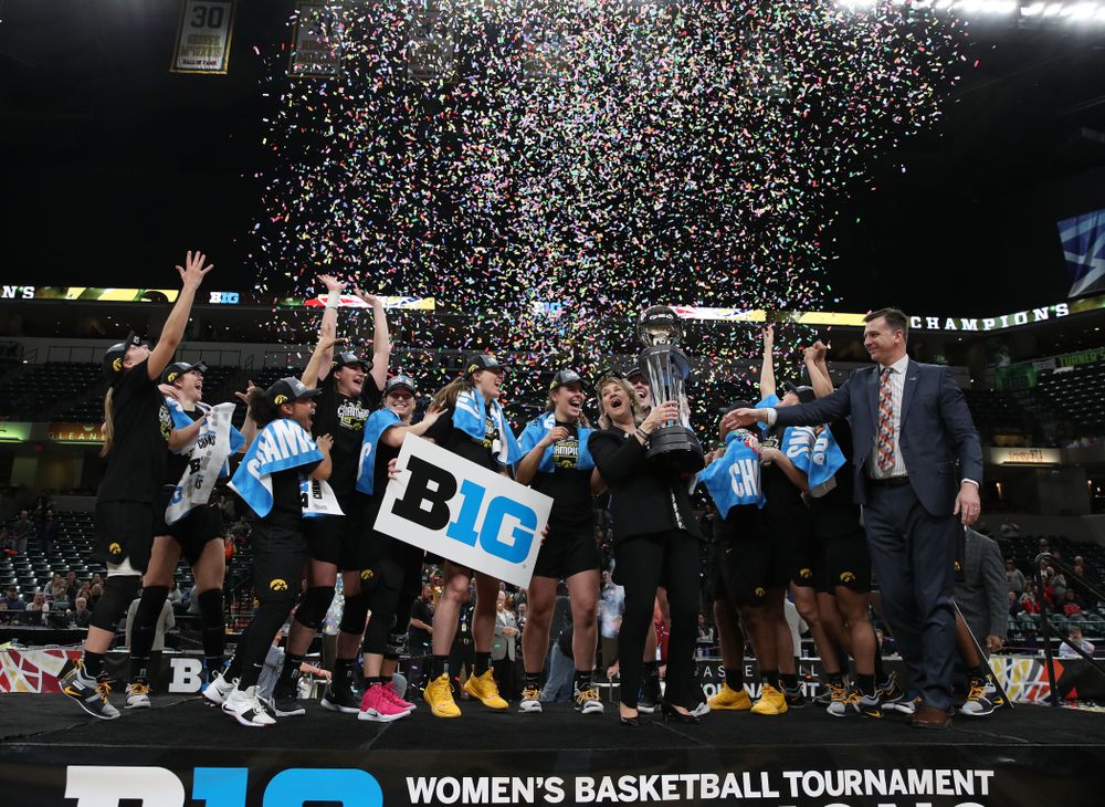 The Iowa Hawkeyes celebrate their victory overthe Maryland Terrapins in the Big Ten Championship Game Sunday, March 10, 2019 at Bankers Life Fieldhouse in Indianapolis, Ind. (Brian Ray/hawkeyesports.com)