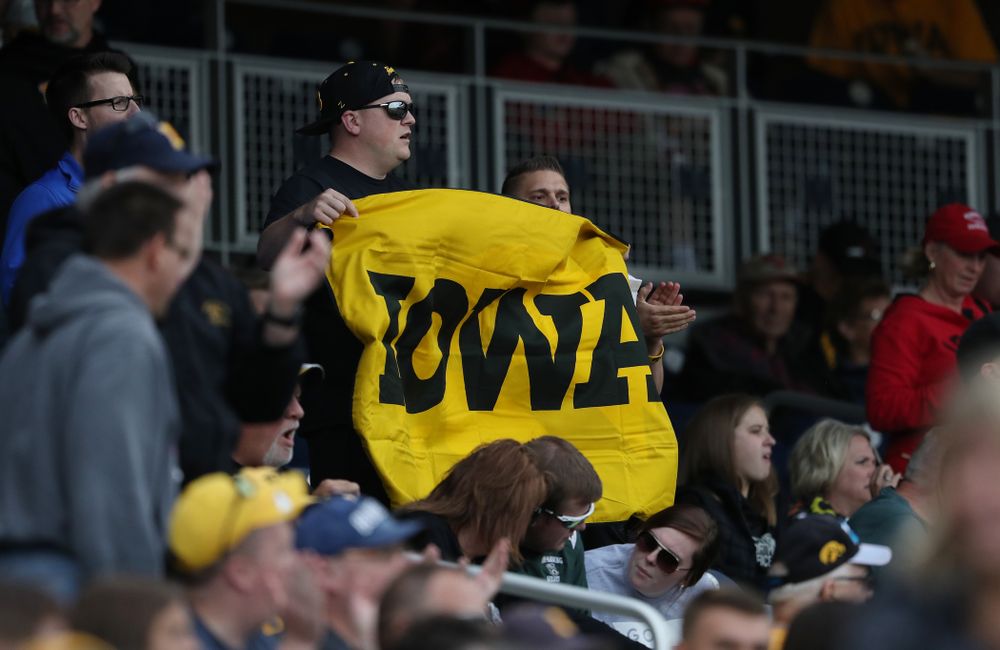 Fans cheer on the Iowa Hawkeyes against the Indiana Hoosiers in the first round of the Big Ten Baseball Tournament Wednesday, May 22, 2019 at TD Ameritrade Park in Omaha, Neb. (Brian Ray/hawkeyesports.com)