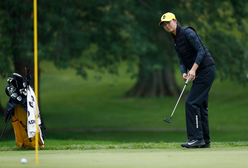 Iowa's Sophie Liu putts during the final round of the Diane Thomason Invitational at Finkbine Golf Course on September 30, 2018. (Tork Mason/hawkeyesports.com)