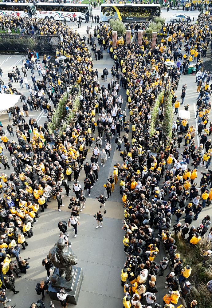 The Iowa Hawkeyes arrive before their game at Kinnick Stadium in Iowa City on Saturday, Oct 12, 2019. (Stephen Mally/hawkeyesports.com)