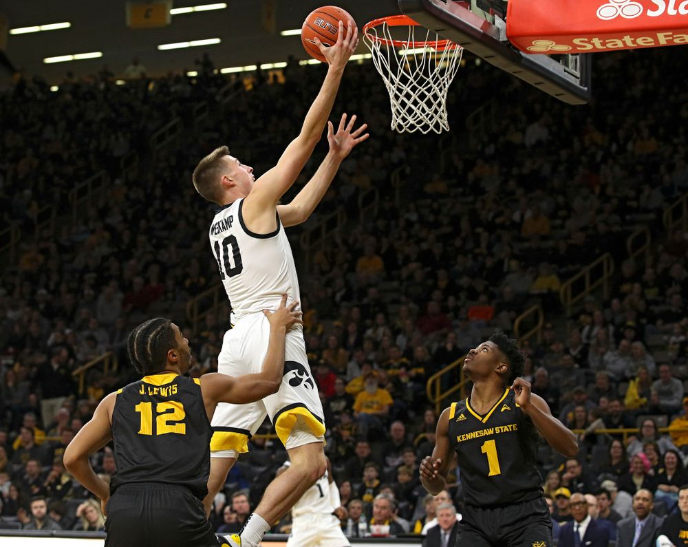 Iowa Hawkeyes guard Joe Wieskamp (10) scores during the second half of their their game at Carver-Hawkeye Arena in Iowa City on Sunday, December 29, 2019. (Stephen Mally/hawkeyesports.com)