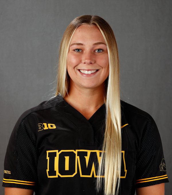 Denali Loecker - Softball - University of Iowa Athletics