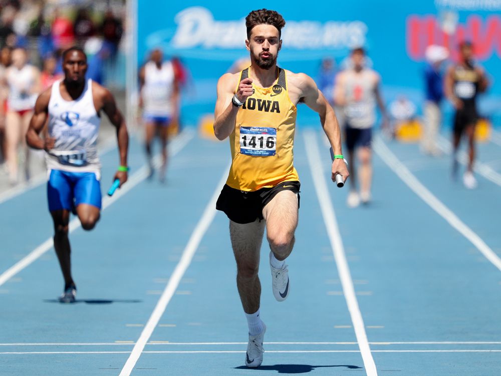 Iowa's Josh Braverman runs in the men's 400 meter relay event during the second day of the Drake Relays at Drake Stadium in Des Moines on Friday, Apr. 26, 2019. (Stephen Mally/hawkeyesports.com)