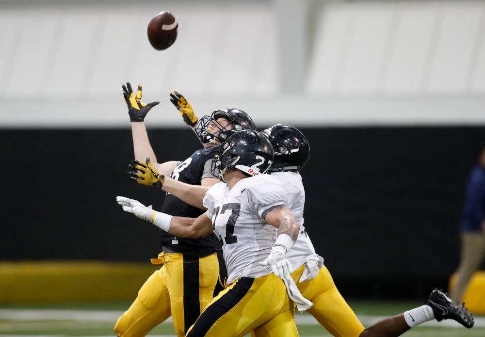 Iowa Hawkeyes tight end Drew Cook (18) during spring practice No. 13 Wednesday, April 18, 2018 at the Hansen Football Performance Center. (Brian Ray/hawkeyesports.com)