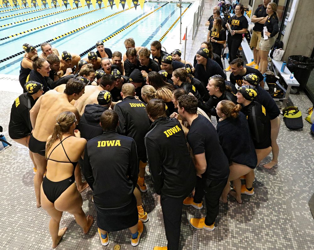 The Iowa Hawkeyes huddle before their meet against Michigan State and Northern Iowa at the Campus Recreation and Wellness Center in Iowa City on Friday, Oct 4, 2019. (Stephen Mally/hawkeyesports.com)