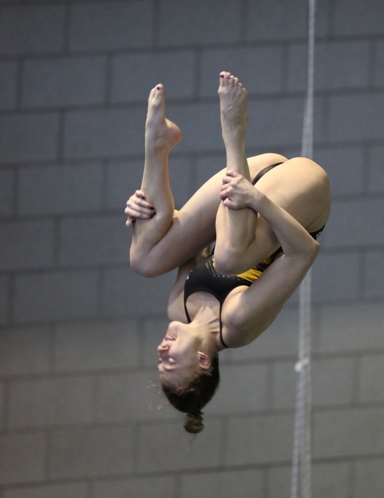 Iowa's Sam Tamborski competes on the 3 meter springboard during a double dual against Wisconsin and Northwestern Saturday, January 19, 2019 at the Campus Recreation and Wellness Center. (Brian Ray/hawkeyesports.com)