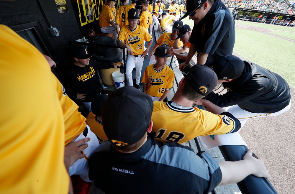 Iowa Hawkeyes pitcher Cole McDonald (11) and pitcher Nick Nelsen (12) give the scouting report on the Oklahoma State Cowboys relief pitcher Sunday, May 6, 2018 at Duane Banks Field. (Brian Ray/hawkeyesports.com)