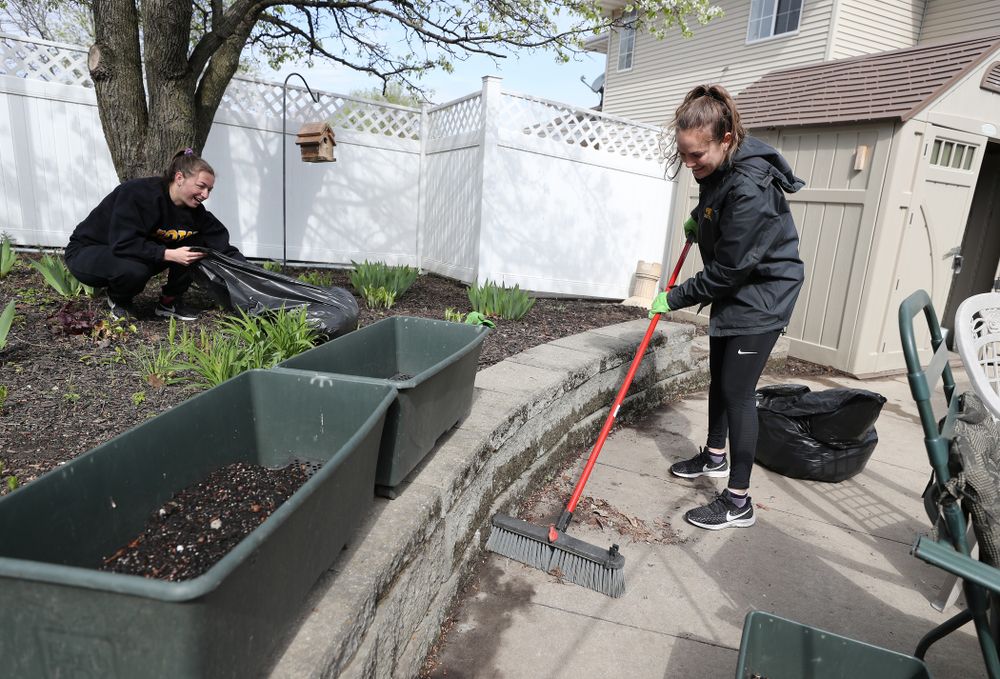 Members of the WomenÕs Soccer team volunteer at Pathways Adult Day Health Center during the annual Iowa Athletics Day of Caring  Sunday, April 28, 2019 in Iowa City. (Brian Ray/hawkeyesports.com)