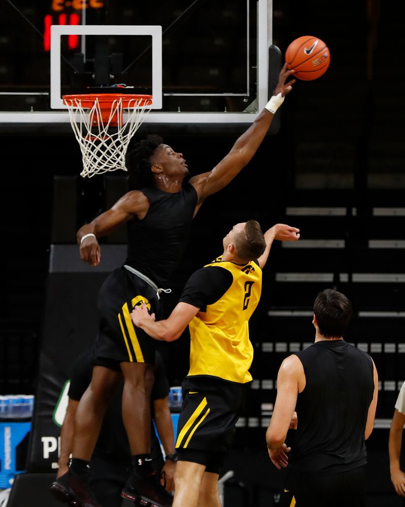Iowa Hawkeyes forward Tyler Cook (25) blocks a shot during the first practice of the season Monday, October 1, 2018 at Carver-Hawkeye Arena. (Brian Ray/hawkeyesports.com)