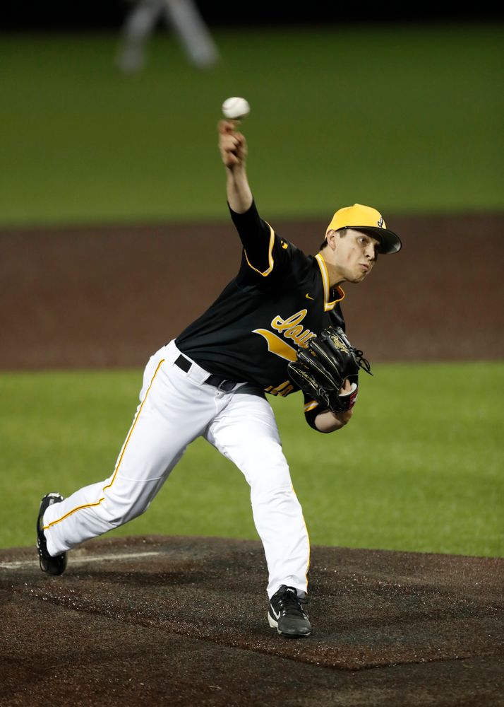 Iowa Hawkeyes pitcher Ben Probst (19) against Milwaukee Wednesday, April 25, 2018 at Duane Banks Field. (Brian Ray/hawkeyesports.com)