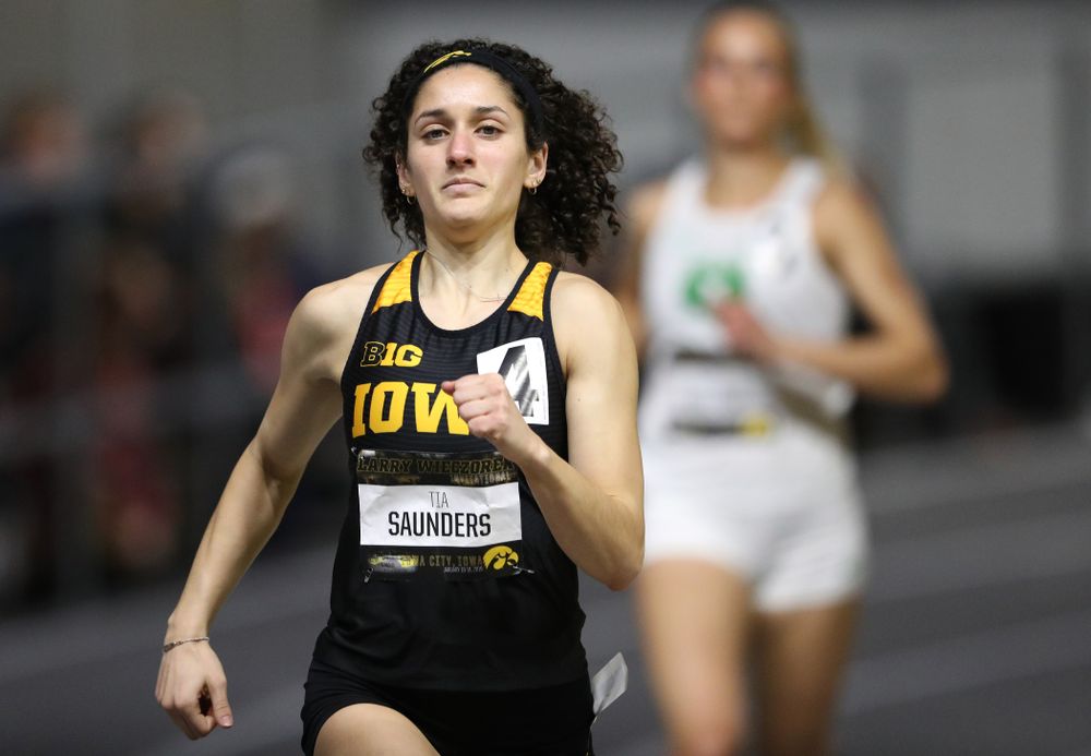 Iowa's Tia Saunders runs the 600 meter premier during the 2019 Larry Wieczorek Invitational Friday, January 18, 2019 at the Hawkeye Tennis and Recreation Center. (Brian Ray/hawkeyesports.com)