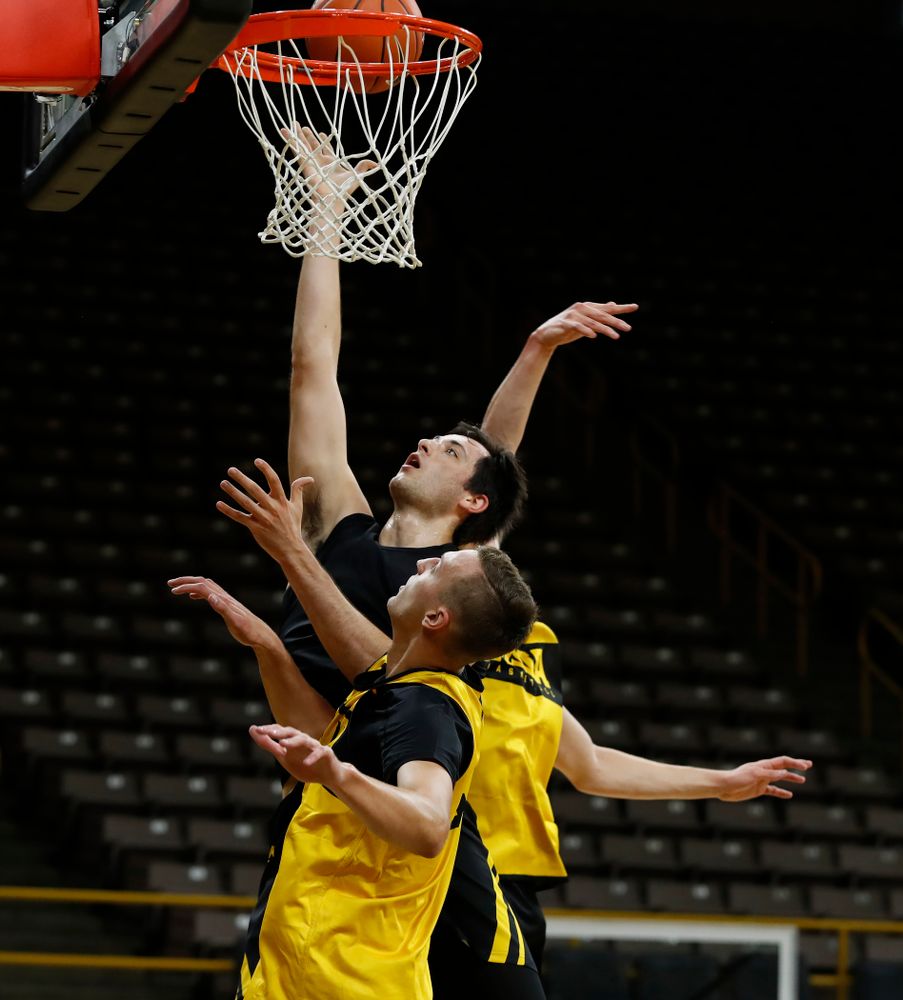Iowa Hawkeyes guard CJ Fredrick (5) goes to the hoop during the first practice of the season Monday, October 1, 2018 at Carver-Hawkeye Arena. (Brian Ray/hawkeyesports.com)