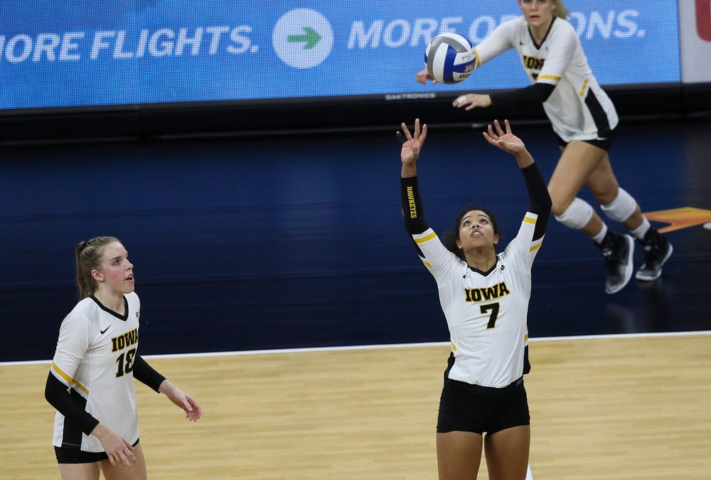 Iowa Hawkeyes setter Brie Orr (7) sets the ball during a match against Penn State at Carver-Hawkeye Arena on November 3, 2018. (Tork Mason/hawkeyesports.com)