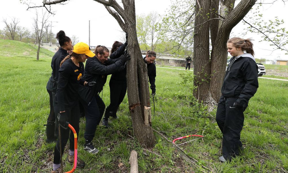 Members of the WomenÕs Soccer team volunteer with the Iowa City Public Works department along the Iowa River during the annual Iowa Athletics Day of Caring  Sunday, April 28, 2019 in Iowa City. (Brian Ray/hawkeyesports.com)