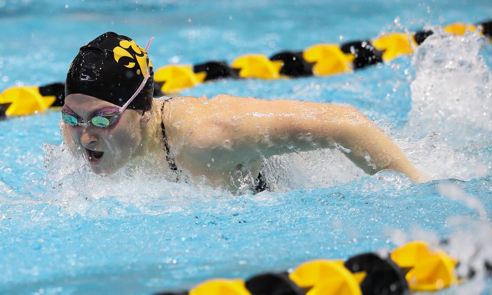 Iowa's Abbey Schneider competes in the 400-yard individual medley during a meet against Michigan and Denver at the Campus Recreation and Wellness Center on November 3, 2018. (Tork Mason/hawkeyesports.com)