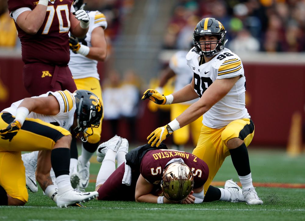 Iowa Hawkeyes defensive end Anthony Nelson (98) against the Minnesota Golden Gophers Saturday, October 6, 2018 at TCF Bank Stadium. (Brian Ray/hawkeyesports.com)