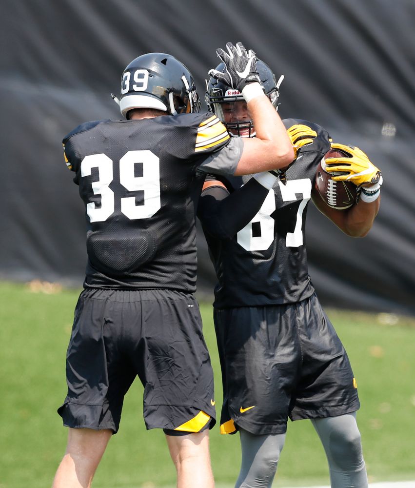 Iowa Hawkeyes tight end Nate Wieting (39) and tight end Noah Fant (87) during practice No. 7 of fall camp Friday, August 10, 2018 at the Kenyon Football Practice Facility. (Brian Ray/hawkeyesports.com)