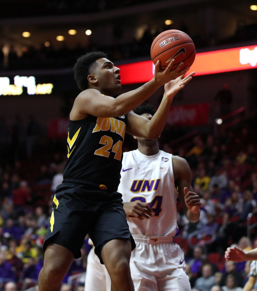 Iowa Hawkeyes guard Nicolas Hobbs (24) against the Northern Iowa Panthers in the Hy-Vee Classic Saturday, December 15, 2018 at Wells Fargo Arena in Des Moines. (Brian Ray/hawkeyesports.com)