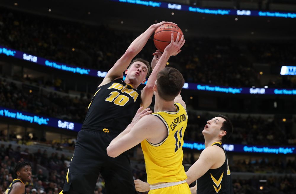 Iowa Hawkeyes guard Joe Wieskamp (10) against the Michigan Wolverines in the 2019 Big Ten Men's Basketball Tournament Friday, March 15, 2019 at the United Center in Chicago. (Brian Ray/hawkeyesports.com)