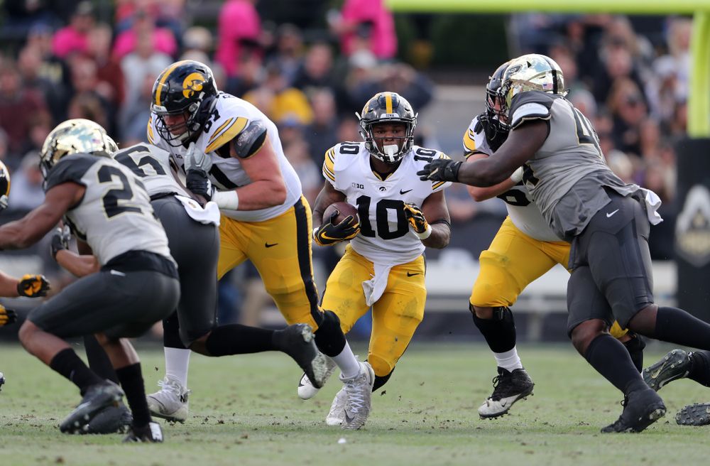 Iowa Hawkeyes running back Mekhi Sargent (10) against the Purdue Boilermakers Saturday, November 3, 2018 Ross Ade Stadium in West Lafayette, Ind. (Brian Ray/hawkeyesports.com)