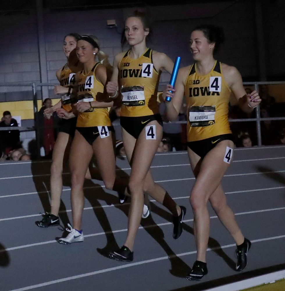 Iowa women's 4x4000 relay 
(Darren Miller/hawkeyesports.com)