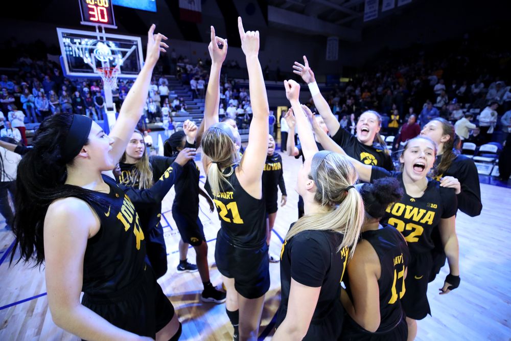 The Iowa Hawkeyes against the Drake Bulldogs Friday, December 21, 2018 at the Knapp Center in Des Moines. (Brian Ray/hawkeyesports.com)