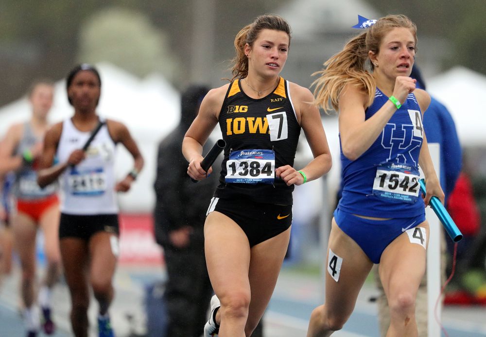 Iowa's Taylor Arco runs the women's sprint medley relay event during the third day of the Drake Relays at Drake Stadium in Des Moines on Saturday, Apr. 27, 2019. (Stephen Mally/hawkeyesports.com)