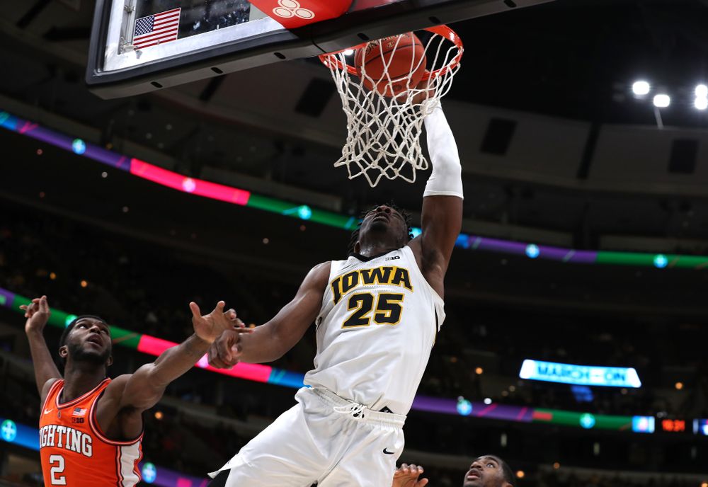 Iowa Hawkeyes forward Tyler Cook (25) against the Illinois Fighting Illini in the 2019 Big Ten Men's Basketball Tournament Thursday, March 14, 2019 at the United Center in Chicago. (Brian Ray/hawkeyesports.com)