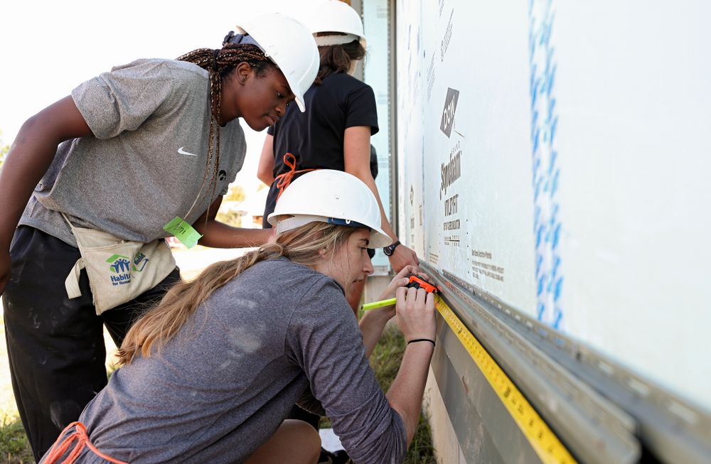 Iowa’s Tomi Taiwo (from left) and Kate Martin work on a Habitat for Humanity Women Build project in Iowa City on Wednesday, Sep 25, 2019. (Stephen Mally/hawkeyesports.com)