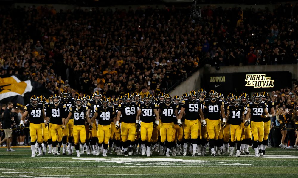 The Iowa Hawkeyes swarm onto the field before their game against the Wisconsin Badgers Saturday, September 22, 2018 at Kinnick Stadium. (Brian Ray/hawkeyesports.com)
