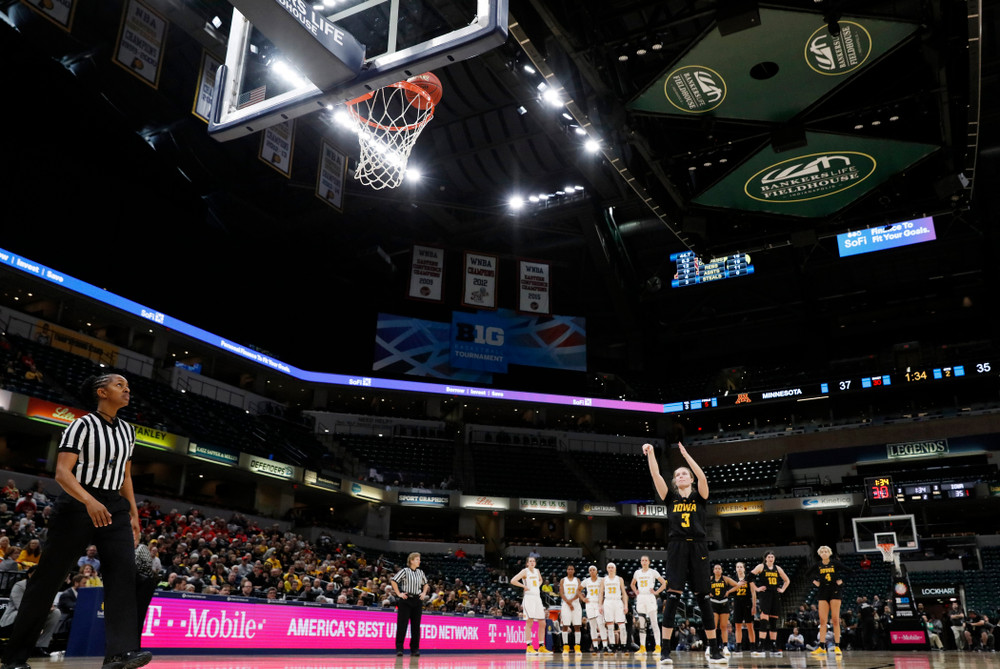 Iowa Hawkeyes guard Makenzie Meyer (3) 