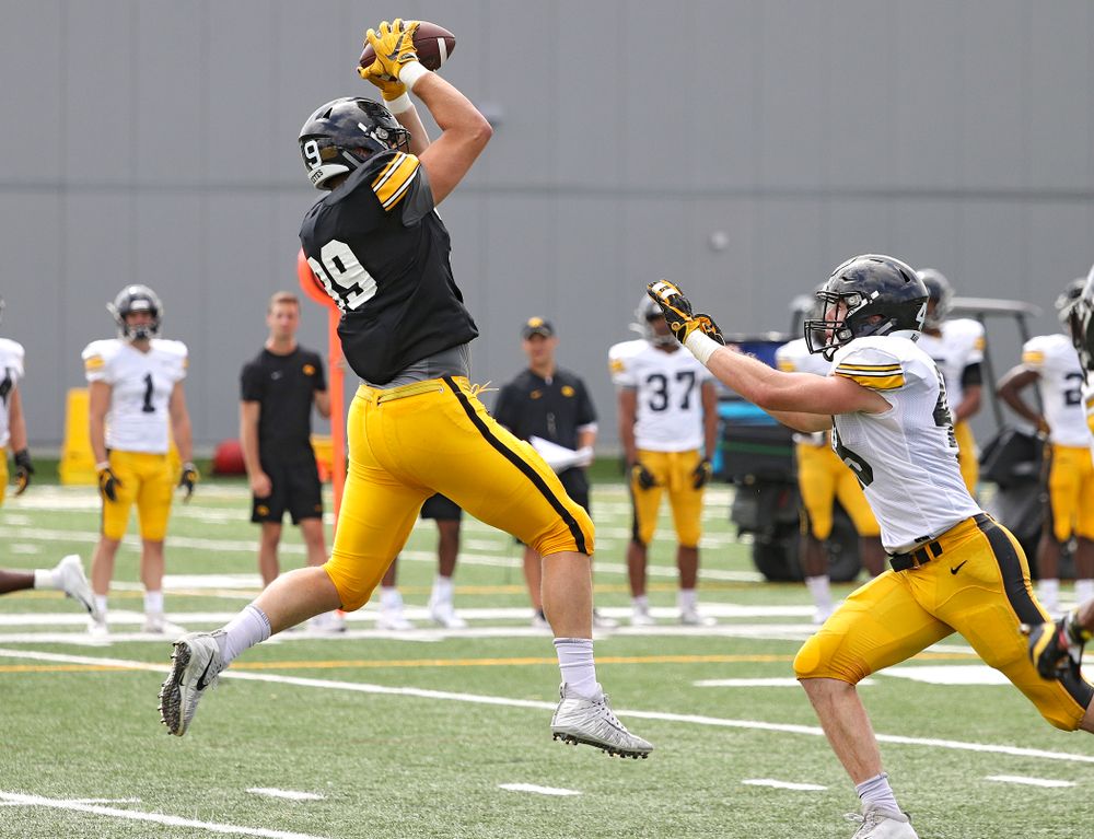 Iowa Hawkeyes tight end Nate Wieting (39) pulls in a pass during Fall Camp Practice No. 11 at the Hansen Football Performance Center in Iowa City on Wednesday, Aug 14, 2019. (Stephen Mally/hawkeyesports.com)