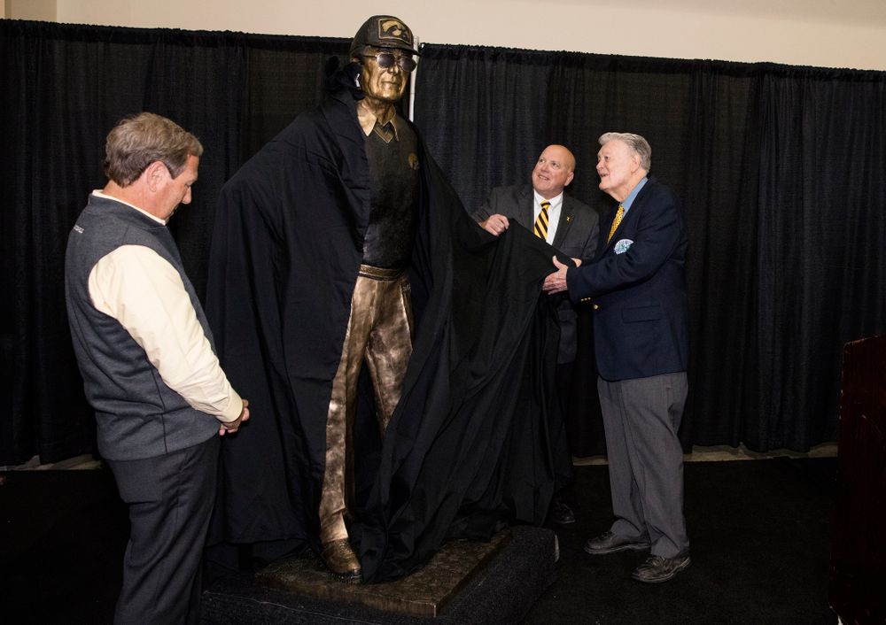 Legendary Hawkeye Football Coach Hayden Fry unveils a statue of his likeness during Fry Fest Friday, September 2, 2016 at the Coralville Marriott Hotel and Conference Center. (Brian Ray/hawkeyesports.com)